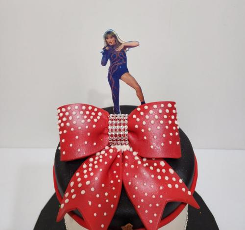 Taylor swift's cake