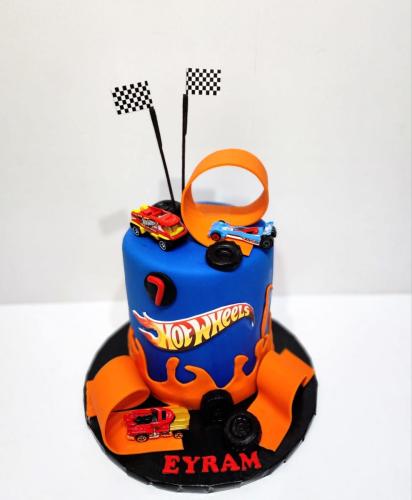 Hot wheels cake