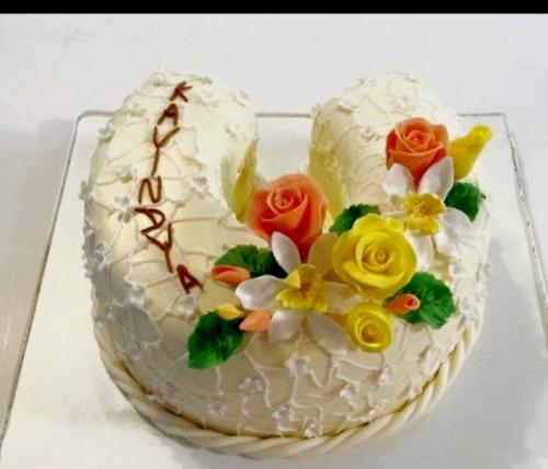 Sugar flowers cake
